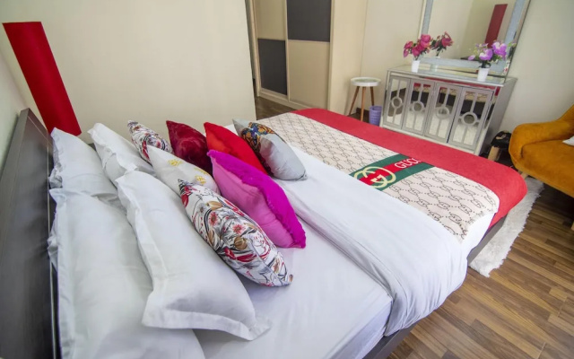 Lux Suites Silver Habor Apartments