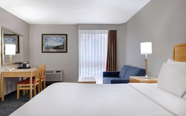 Days Inn by Wyndham Niagara Falls Near The Falls