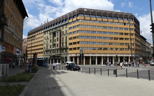 Hotel Hungaria City Center вид на фасад