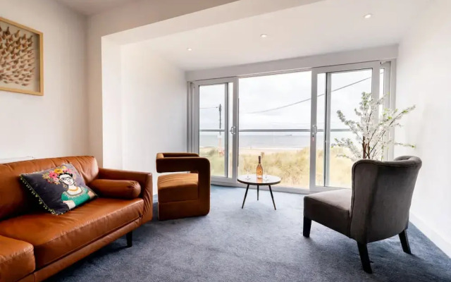 Magnificent Beach House Seaview Upside-down