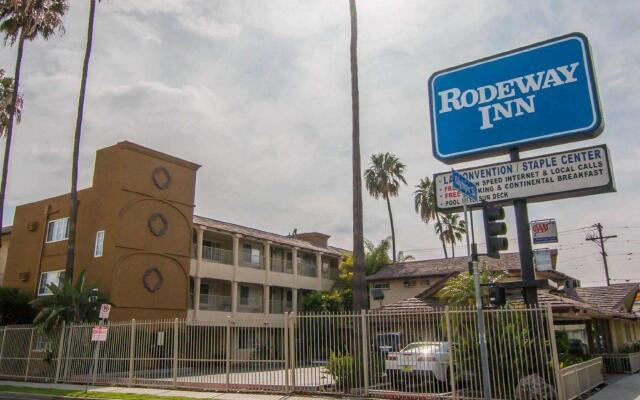 Отель Rodeway Inn Convention Center США, Лос-Анджелес - отзывы, цены и фото номеров - забронировать отель Rodeway Inn Convention Center онлайн вид на фасад