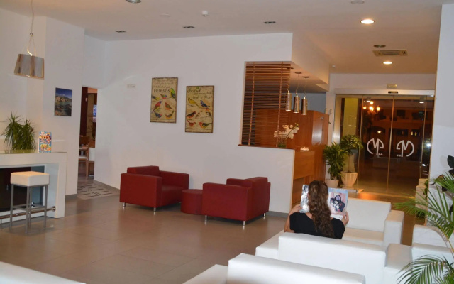 Mena Plaza