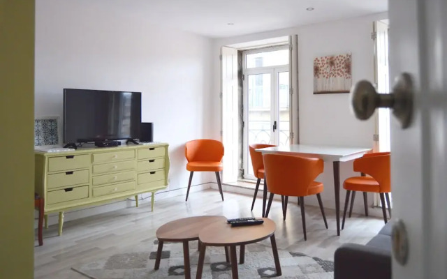 St. Francisco Flat with City Views
