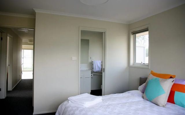 Waterfront Holiday Home - Esplanade 54
