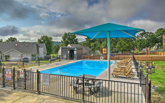 Beautiful Branson Condo w/ Golf + Pool Access!