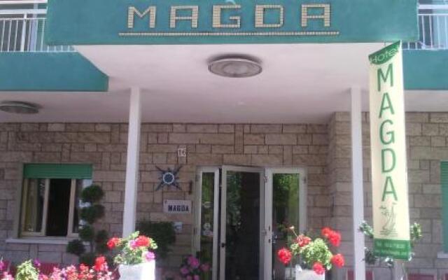 Hotel Magda Римини вид на фасад