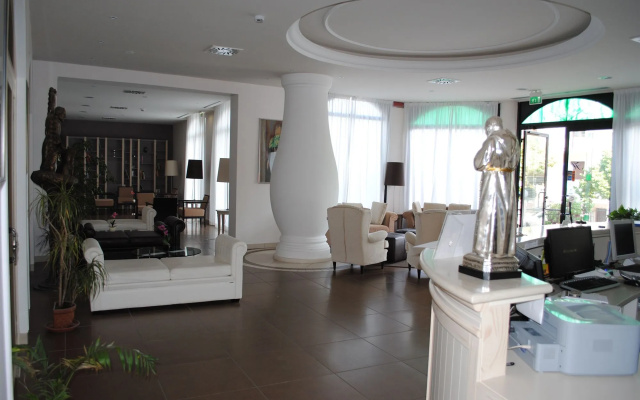 Hotel Fini