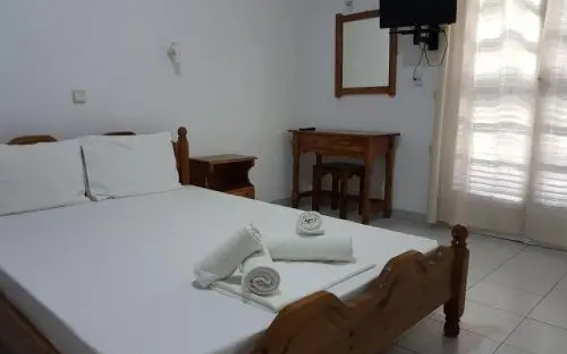 Amarandos Studios Rooms & Apartments