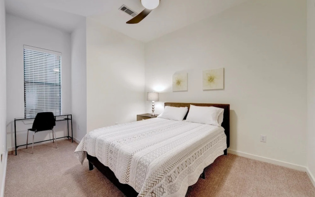 StayLo Luxury 1 Bedroom Apartment