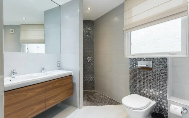 Beautifully designed 3 bed apartment in Bayswater