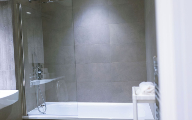 Charming 2-bedroom Apartment in West Midlands With Modern Amenities