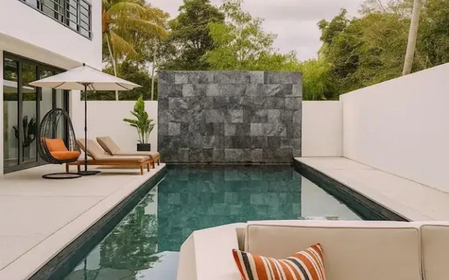 The Lush Apartments & Suites