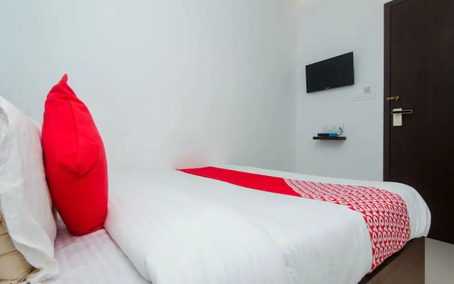 OYO Flagship 13885 Metro Residency