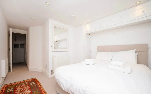 Charming 3-bedroom Flat in Prime Location