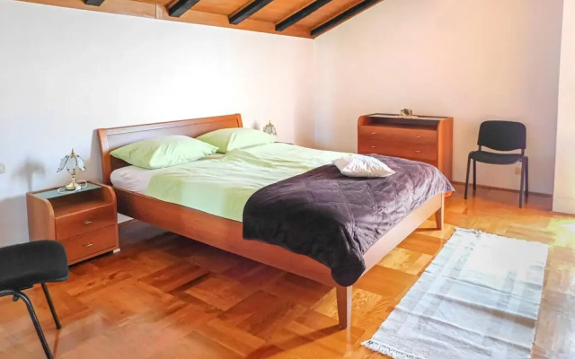 Awesome Apartment in Palit With Wifi and 2 Bedrooms