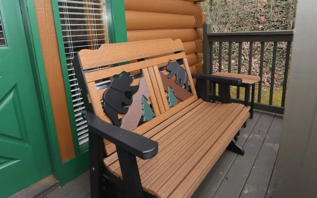 The Cuddle Hut Cabin