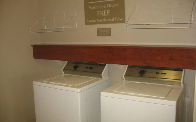 Candlewood Suites Waterloo- Cedar Falls