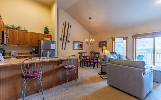 2311 Red Hawk Lodge 2 Bedroom Condo by RedAwning