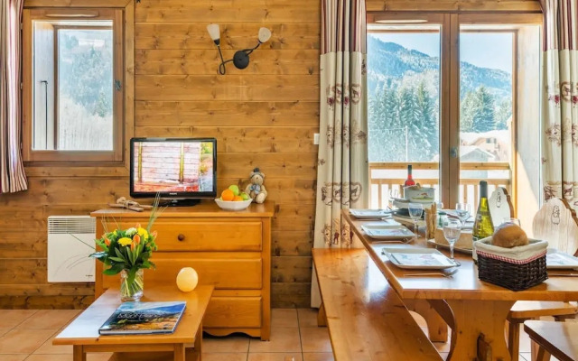 Samoens Duplex Chalet for 8 With Pool
