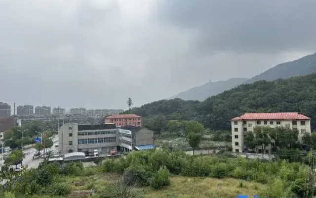 Shell Hotel (Wuxi Longshanshao Subway Station)