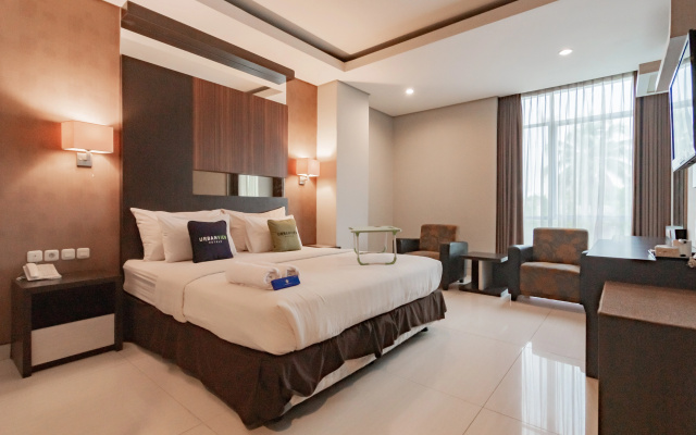 Urbanview Hotel Newton Riau Bandung