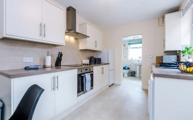 Modern Apartment Perfect for Business Sleeps 4