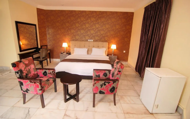 Emirates International Hotel & Suites