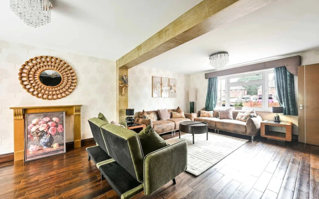 Windsor 5-bed House - Stroll to Castle - Sleeps 13