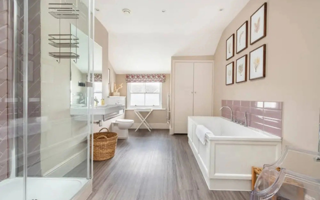 Green Leafy 2 Bedroom in Clapham