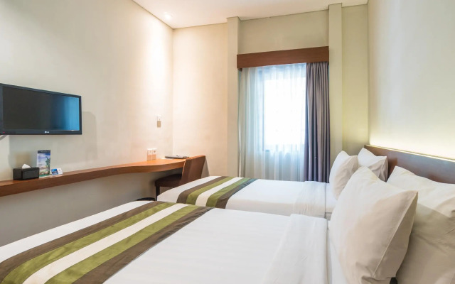 Отель Grand Whiz Nusa Dua