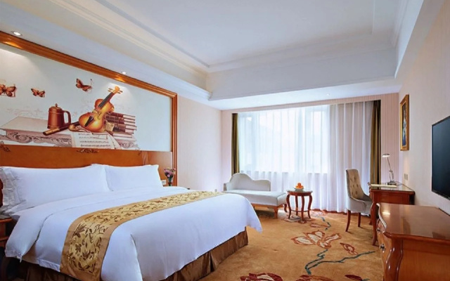 Vienna Hotel (Guangzhou Xintang Shacun Metro Station)