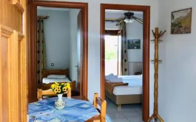 Aigeiros Hotel