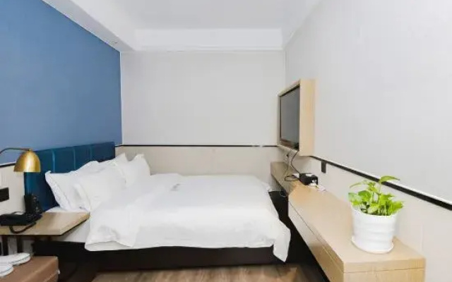 Kaju Hotel(Olympic Xinglong Street subway station store)