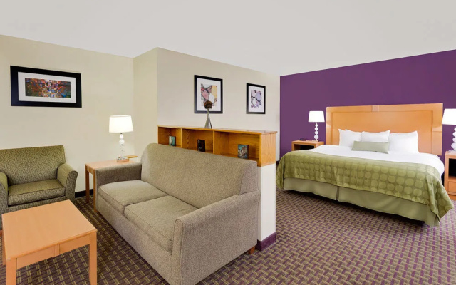 Ramada Marquette