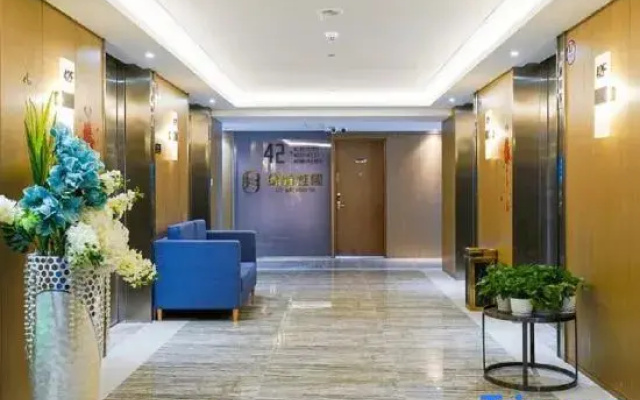 Lvfeng Yage Holiday Apartment (Qingdao Convention and Exhibition Center)