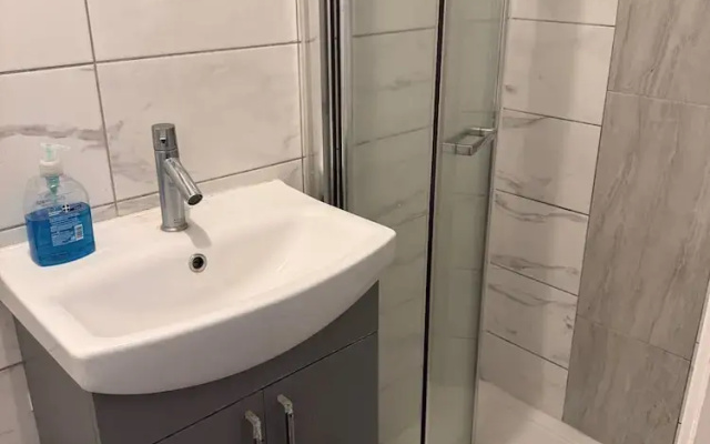 Charming London Apartment With 2 Bedrooms 2 Bath