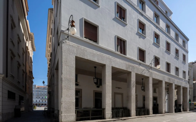 Vis a Vis Apartments