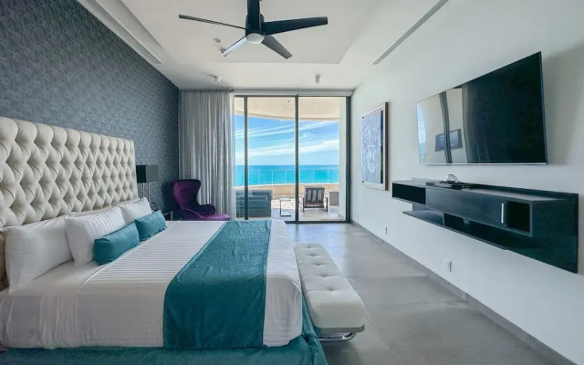 Beachtop Haven 2BR Condo at Iconic Sandy Beach