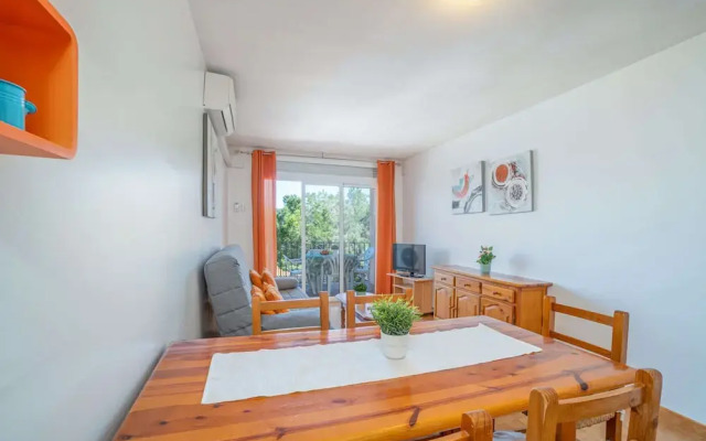 Modern 1-bedroom Apartment With Terrace