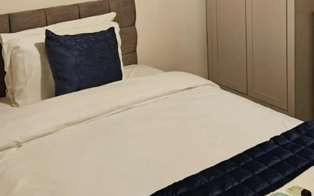 House - Sleeps 8 - Parking - Station Close
