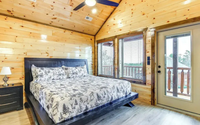 Hot Tub & Spectacular Views: Sevierville Cabin