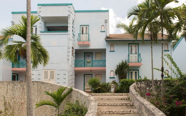 Отель Point Village Studios and Suites Ямайка, Саванна-Ла-Мар - отзывы, цены и фото номеров - забронировать отель Point Village Studios and Suites онлайн вид на фасад