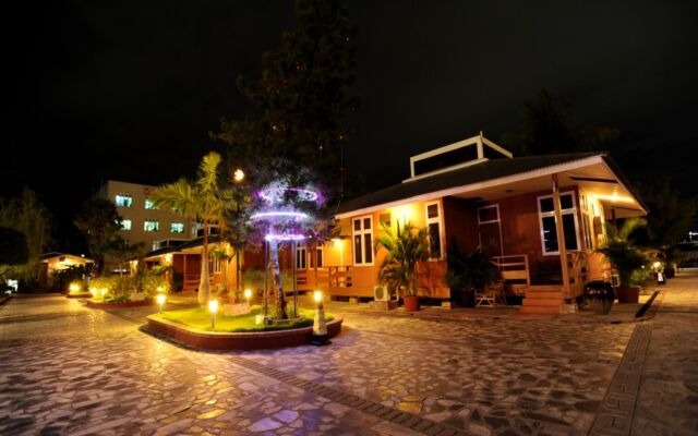 Kyi Tin Hotel вид на фасад