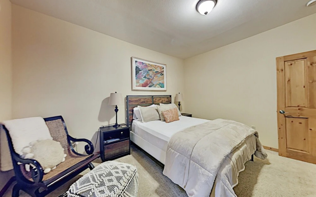 10917cin 2 Bedroom Condo