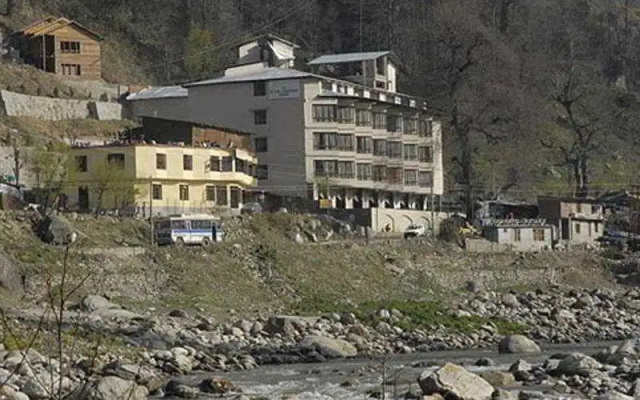 The River Crescent Resort