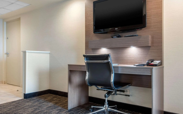 Clarion Hotel & Suites
