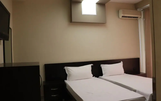 Danis Hotel