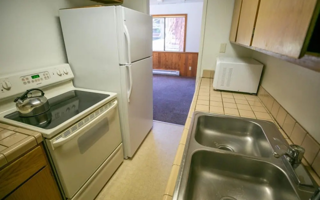 Spacious Slopeside Location by RedAwning