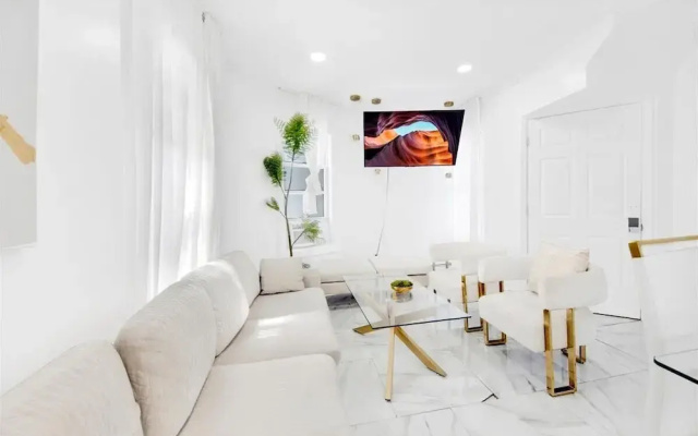 Luxury 5 BR Home Free Parking
