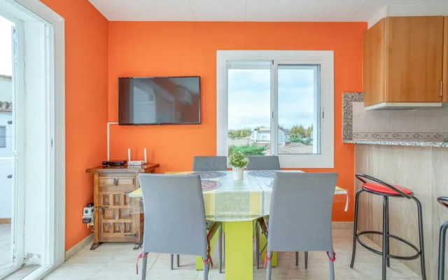 Apartment in Empuriabrava Near Sand Beach